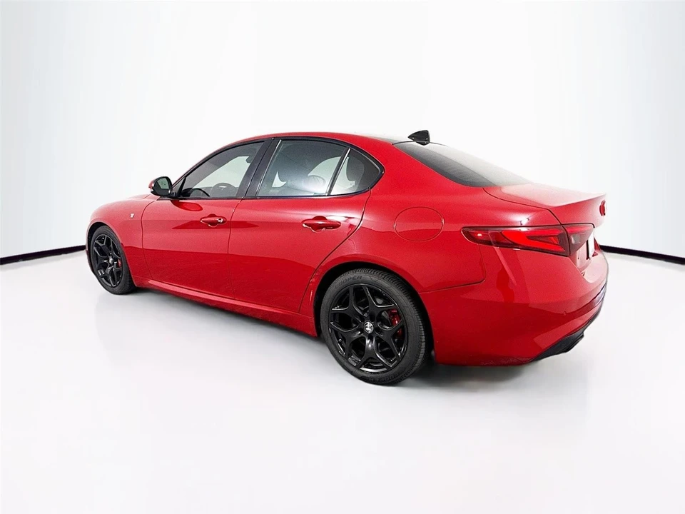 2022 Alfa Romeo Giulia - Image 29 of 31