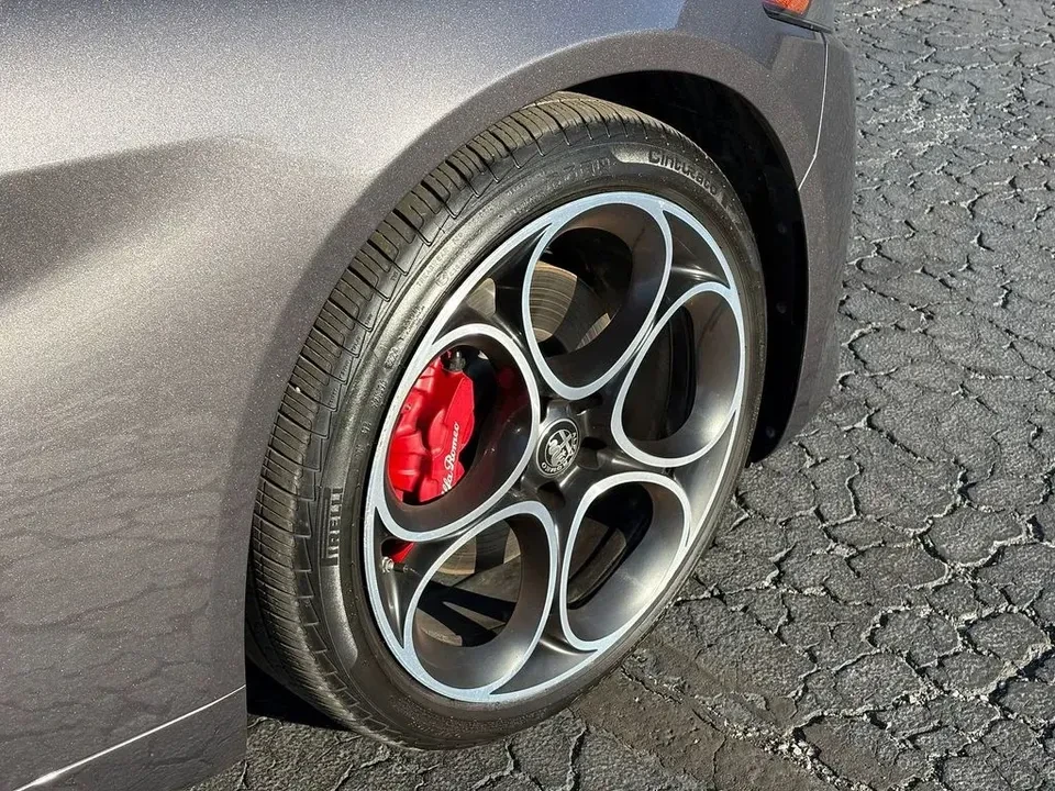 2022 Alfa Romeo Giulia - Image 7 of 10