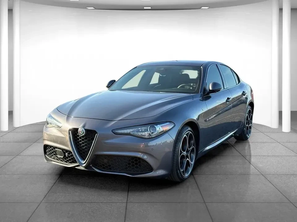 2022 Alfa Romeo Giulia - Image 3 of 10