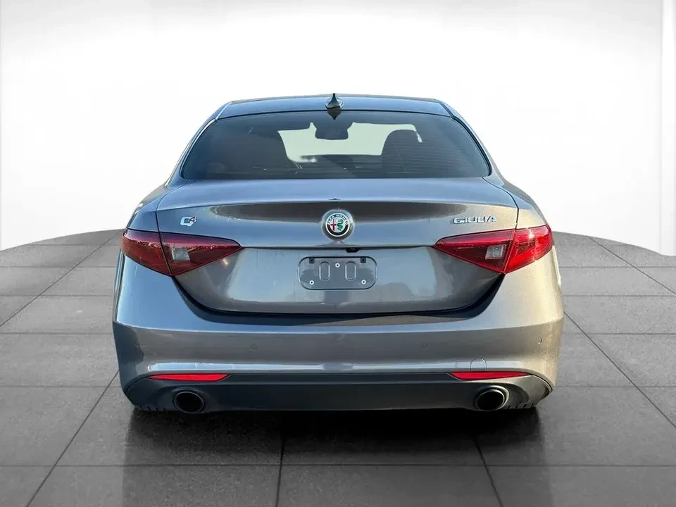 2022 Alfa Romeo Giulia - Image 10 of 10