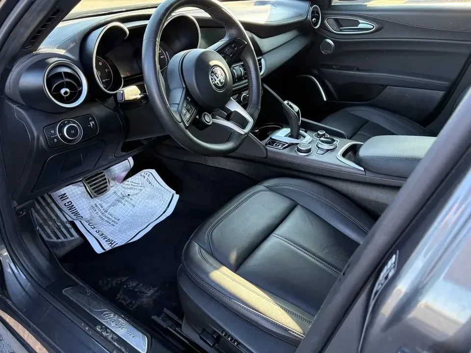 2022 Alfa Romeo Giulia - Image 4 of 10