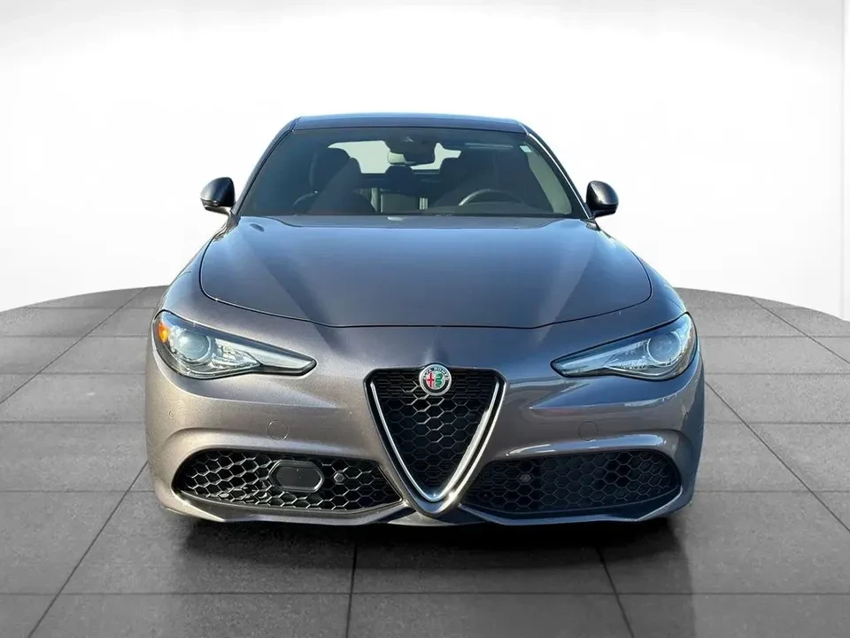 2022 Alfa Romeo Giulia - Image 2 of 10