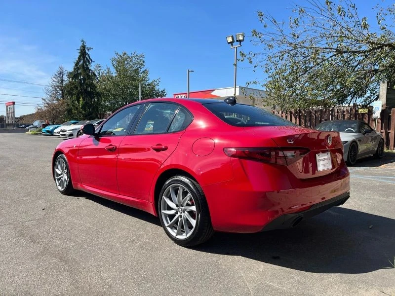 2022 Alfa Romeo Giulia - Image 4 of 12