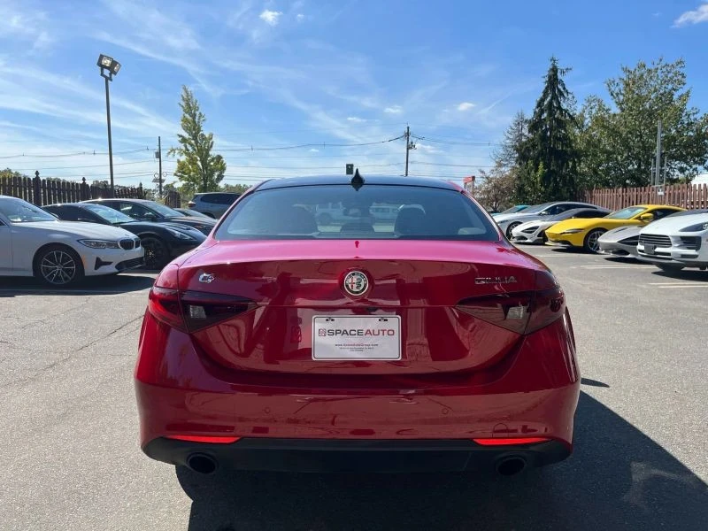 2022 Alfa Romeo Giulia - Image 5 of 12