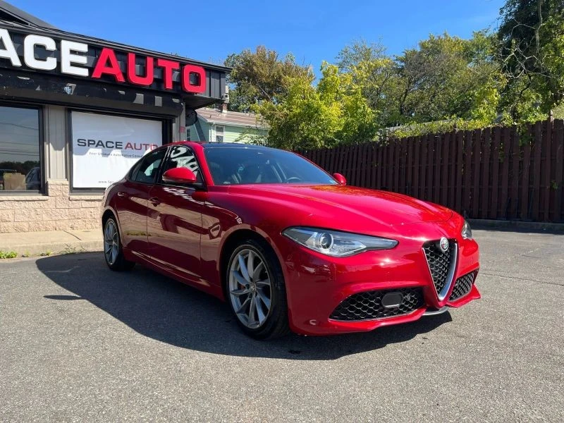 2022 Alfa Romeo Giulia - Image 8 of 12