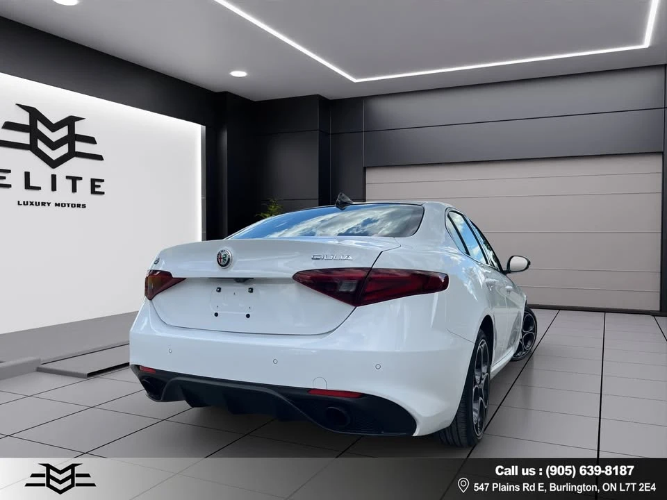 2022 Alfa Romeo Giulia - Image 13 of 20