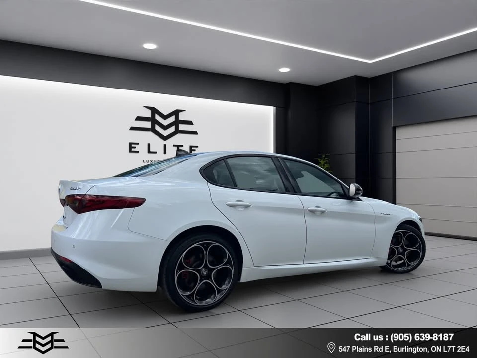 2022 Alfa Romeo Giulia - Image 15 of 20