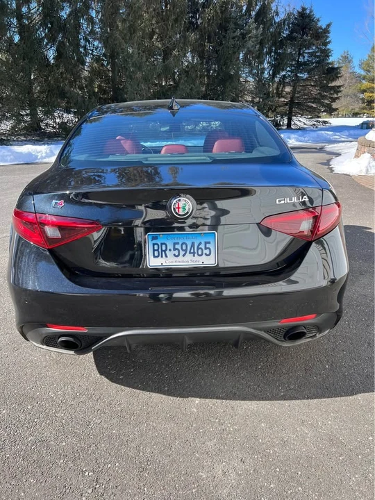 2022 Alfa Romeo Giulia - Image 6 of 10