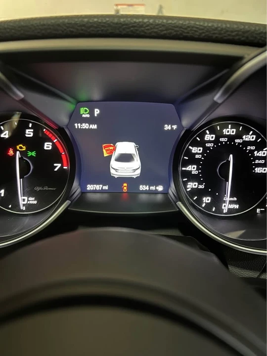 2022 Alfa Romeo Giulia - Image 8 of 10