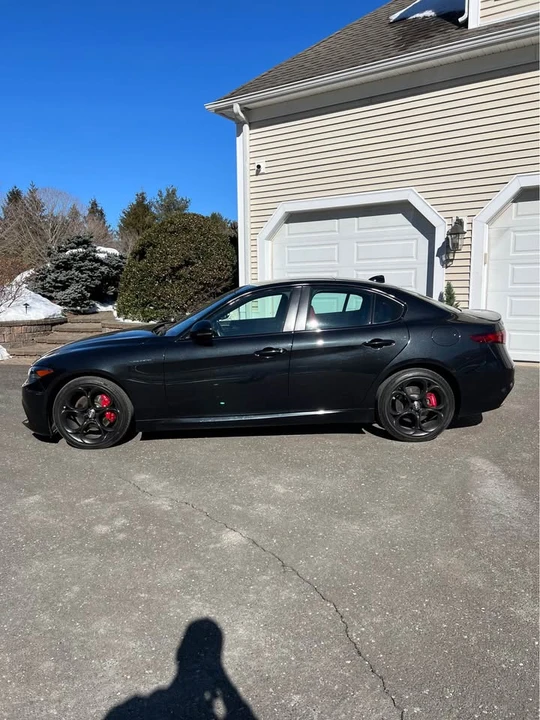 2022 Alfa Romeo Giulia - Image 2 of 10