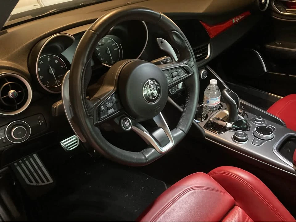2022 Alfa Romeo Giulia - Image 5 of 10