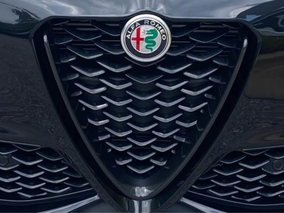 2022 Alfa Romeo Giulia - Image 3 of 10