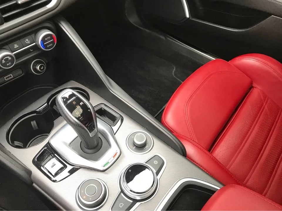 2022 Alfa Romeo Giulia - Image 7 of 10