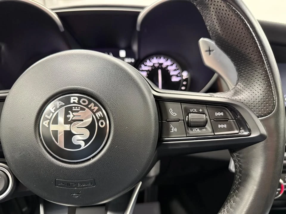 2022 Alfa Romeo Giulia - Image 12 of 20