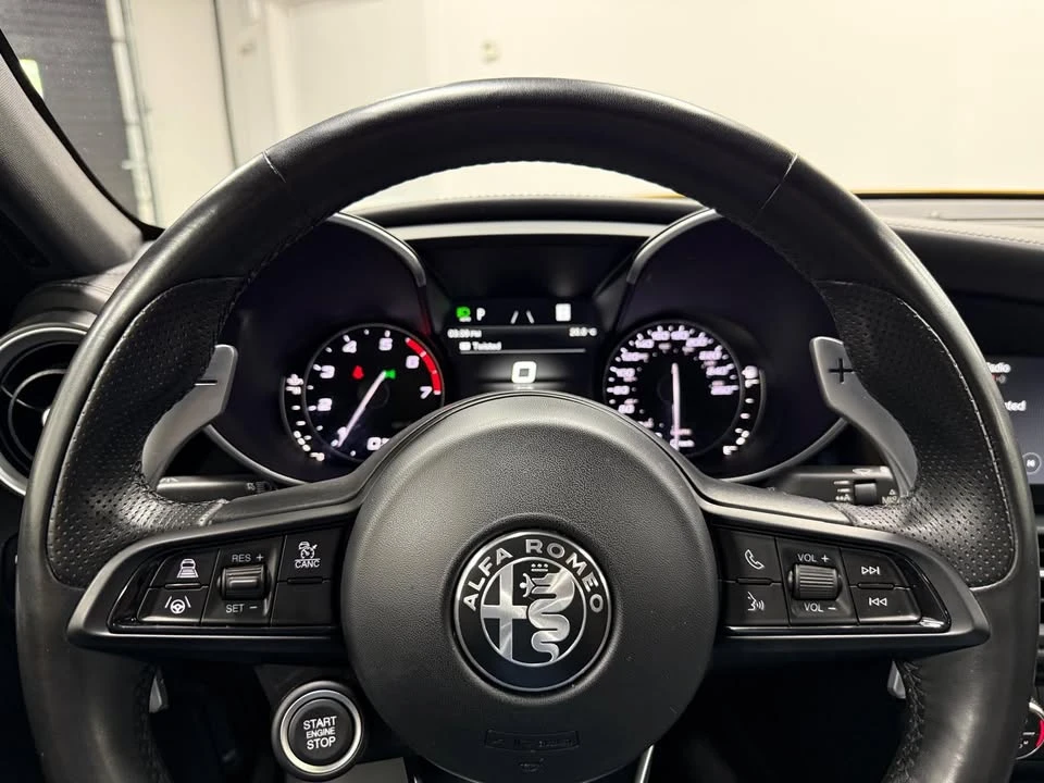 2022 Alfa Romeo Giulia - Image 15 of 20