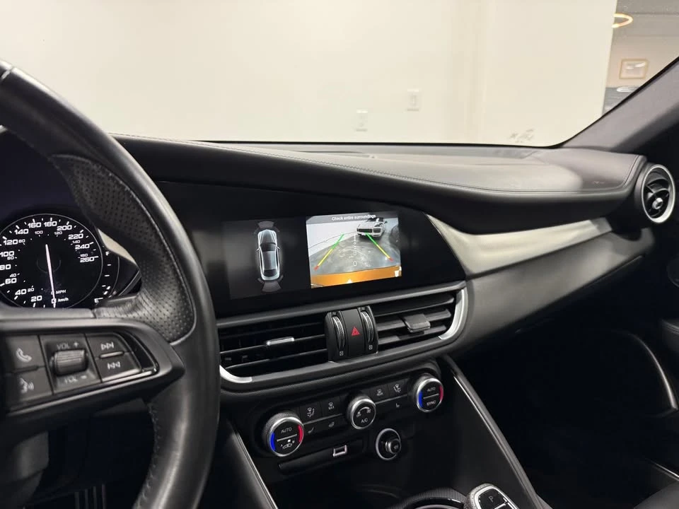 2022 Alfa Romeo Giulia - Image 18 of 20