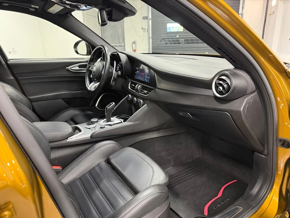 2022 Alfa Romeo Giulia - Image 11 of 20