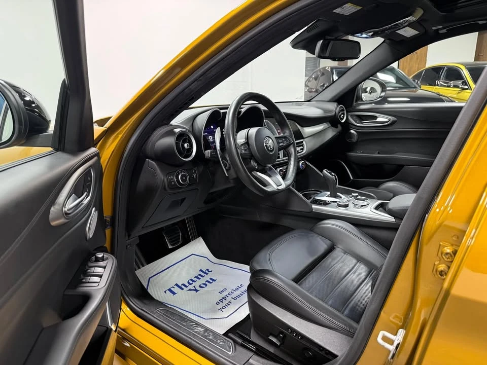 2022 Alfa Romeo Giulia - Image 9 of 20