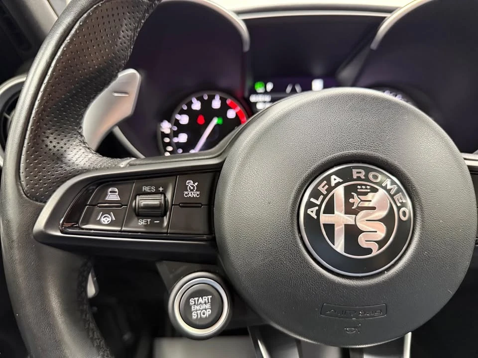 2022 Alfa Romeo Giulia - Image 13 of 20