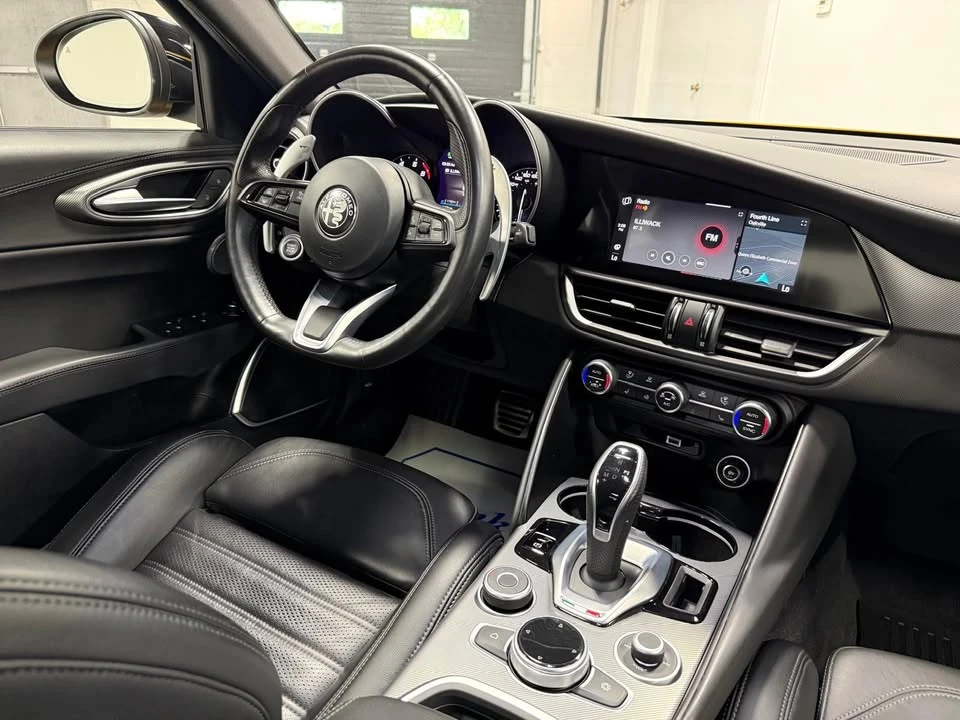 2022 Alfa Romeo Giulia - Image 10 of 20