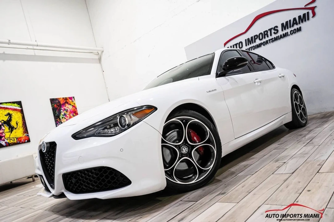 2022 Alfa Romeo Giulia - Image 2 of 12