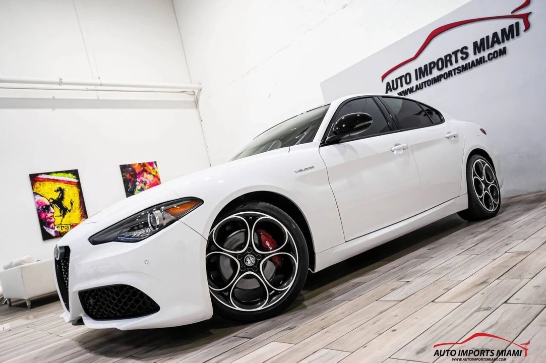 2022 Alfa Romeo Giulia - Image 7 of 12