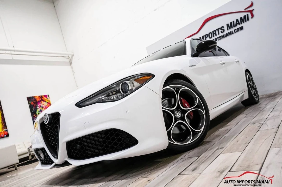 2022 Alfa Romeo Giulia - Image 9 of 12