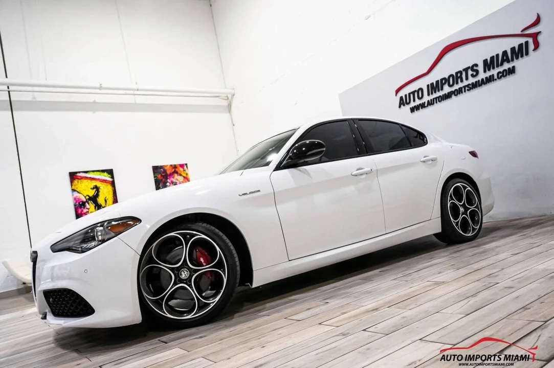 2022 Alfa Romeo Giulia - Image 8 of 12