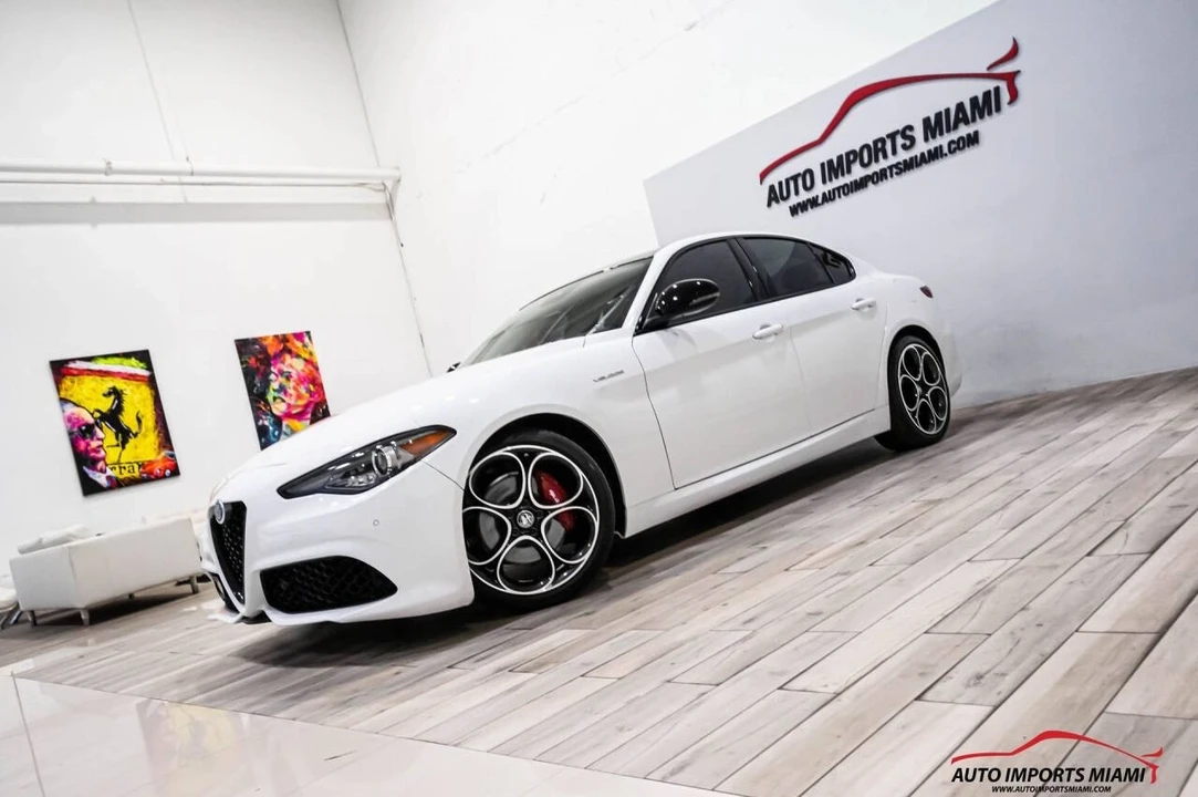 2022 Alfa Romeo Giulia - Image 10 of 12