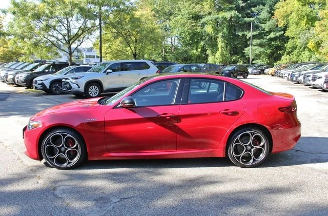 2022 Alfa Romeo Giulia - Image 5 of 20
