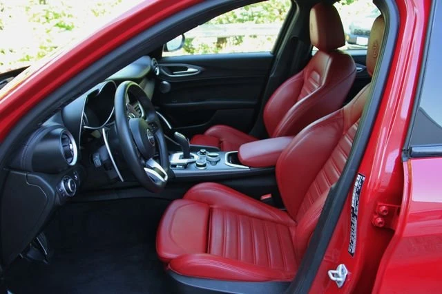2022 Alfa Romeo Giulia - Image 19 of 20