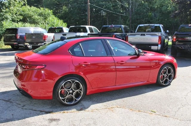 2022 Alfa Romeo Giulia - Image 7 of 20