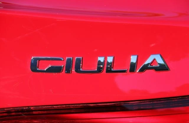 2022 Alfa Romeo Giulia - Image 14 of 20