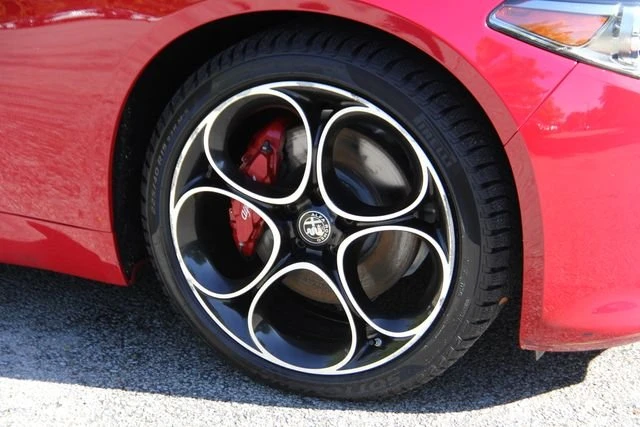2022 Alfa Romeo Giulia - Image 10 of 20