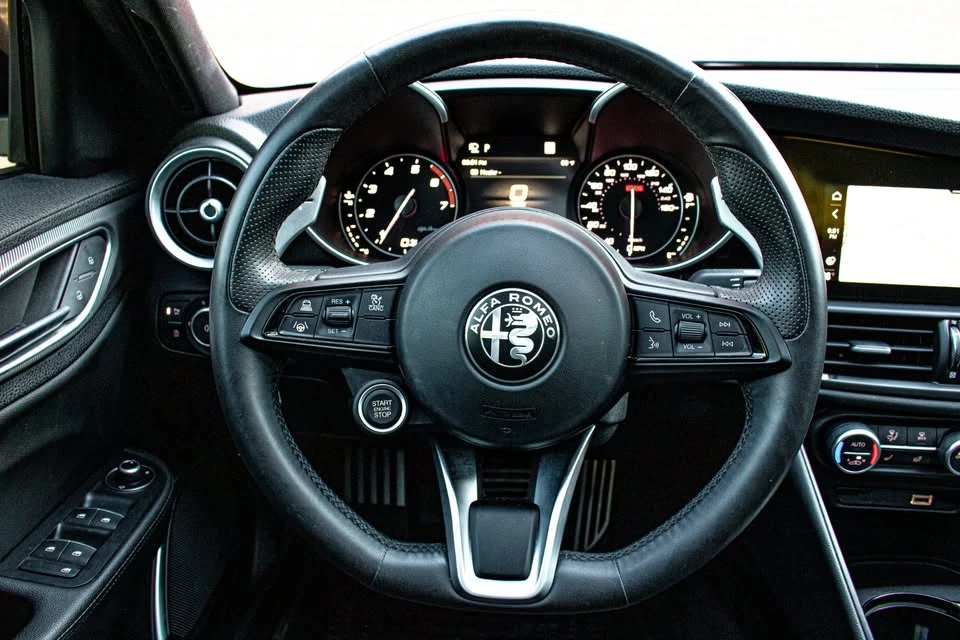 2022 Alfa Romeo Giulia - Image 10 of 20