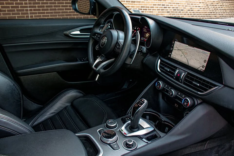 2022 Alfa Romeo Giulia - Image 2 of 20
