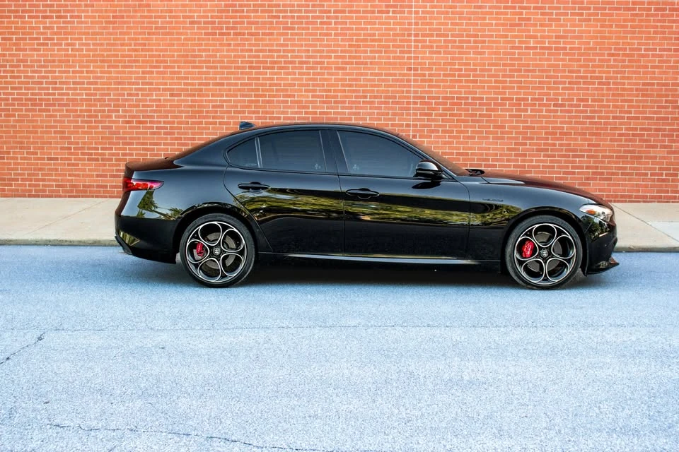 2022 Alfa Romeo Giulia - Image 3 of 20