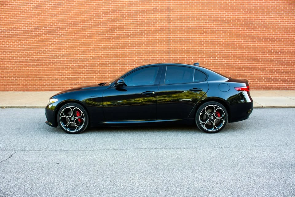 2022 Alfa Romeo Giulia - Image 14 of 20