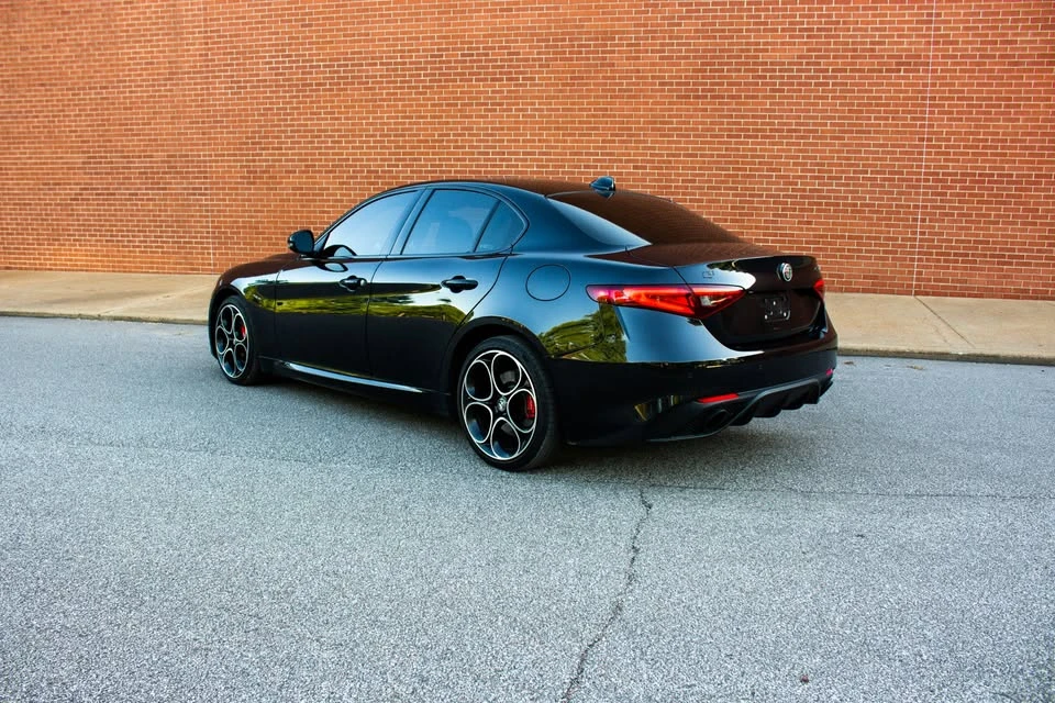 2022 Alfa Romeo Giulia - Image 12 of 20