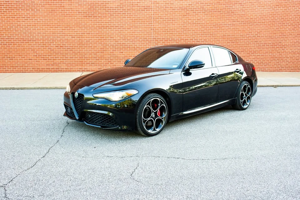 2022 Alfa Romeo Giulia - Image 16 of 20
