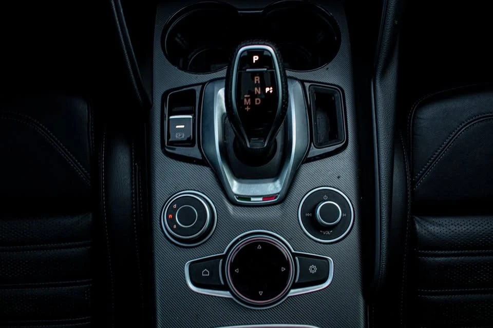 2022 Alfa Romeo Giulia - Image 11 of 20