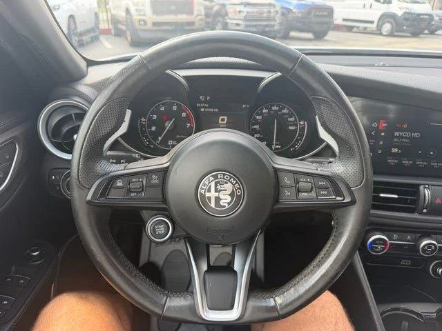 2022 Alfa Romeo Giulia - Image 14 of 20