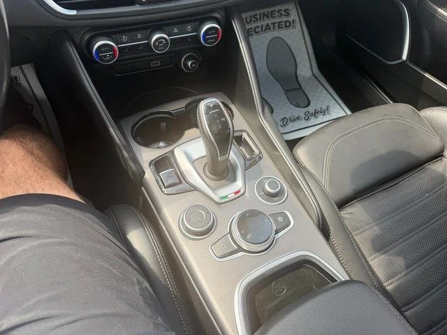2022 Alfa Romeo Giulia - Image 19 of 20