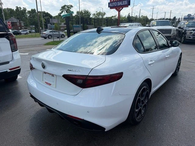 2022 Alfa Romeo Giulia - Image 6 of 20