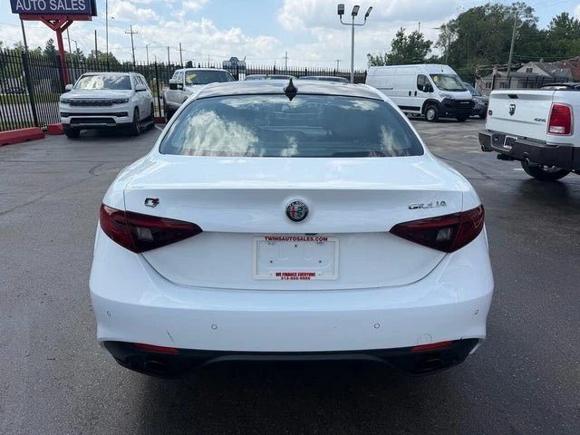2022 Alfa Romeo Giulia - Image 7 of 20