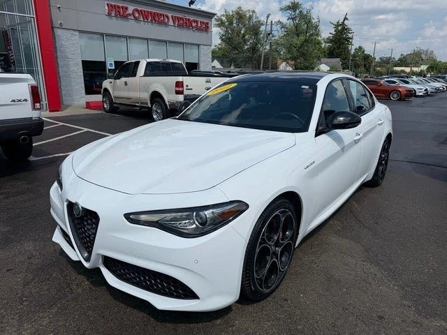 2022 Alfa Romeo Giulia - Image 2 of 20