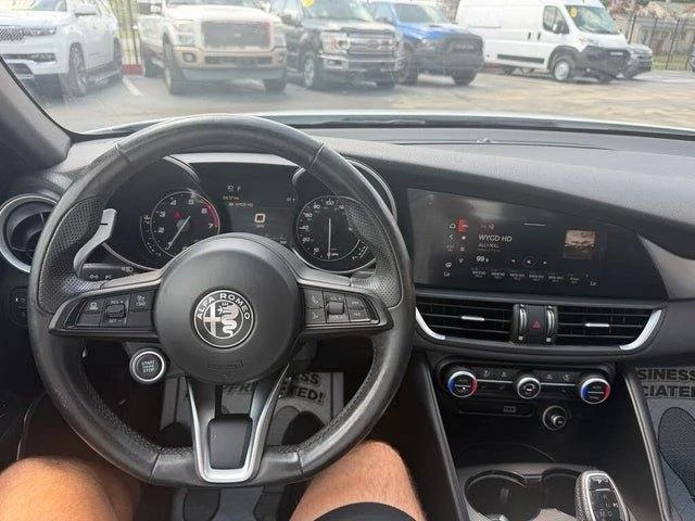 2022 Alfa Romeo Giulia - Image 15 of 20