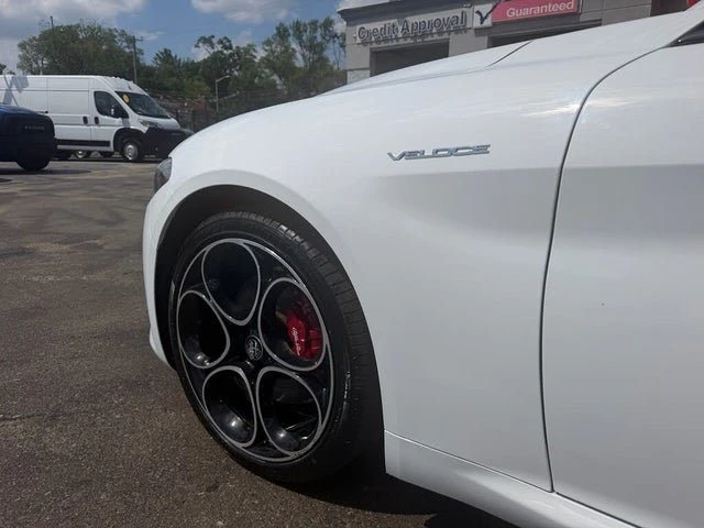 2022 Alfa Romeo Giulia - Image 10 of 20