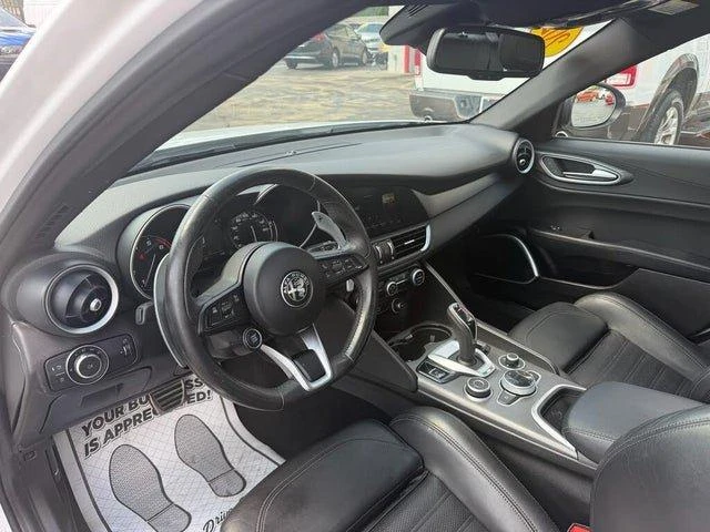 2022 Alfa Romeo Giulia - Image 13 of 20