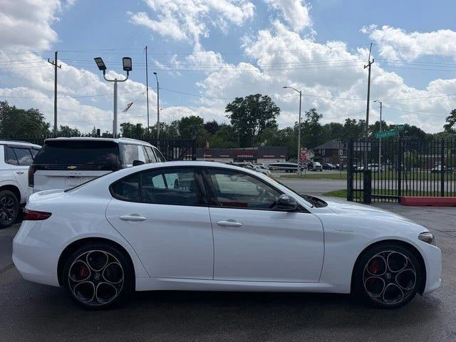 2022 Alfa Romeo Giulia - Image 5 of 20
